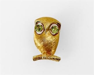 Fine 14K Yellow Gold Peridot Eyed Figural Owl Brooch 8 Grams