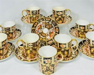 ROYAL CROwN DERBY FINE ENGLISH PORCELAIN BONE CHINA Traditional IMARI TEA/COFFEE CUPS AND SAUCERS SET OF 9 total