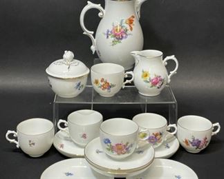 Antique FuRSTENBERG FINE GERMAN PORCELAIN HANDPAINTED FLORAL DESIGN W GOLD  ACCENTS 