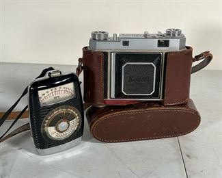 KODAK RETINA II  |   Vintage Kodak Retina 2 rangefinder - 35mm film camera in leather carry case with vintage light meter