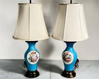 (2pc) PAIR FLORAL TABLE LAMPS  |  Pair of table lamps with floral motif in reserves over turquoise field - h. 22 in.
