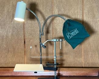FLY TYING LAMP  |  With magnifying glass and flat plate - w. 15 x h. 21 in.