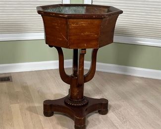 COPPER LINED PLANT STAND  |  Octagonal copper lined upper planter section (interior 17 x 17 x 7 in.) raised on four scroll supports, connected to a single column on a medial stretcher with 4 feet - l. 20 x w. 20 x h. 29 in