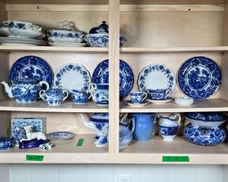 SHELF OF BLUE & WHITE CHINA  |  Five plates, pitchers, teapot, etc - dia. 9 in. (largest plate)
