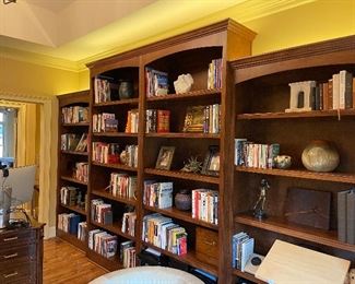 Built in bookshelves 