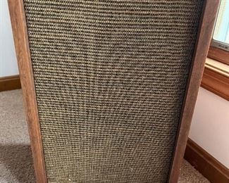 Royal 5 Speaker 1 of 2