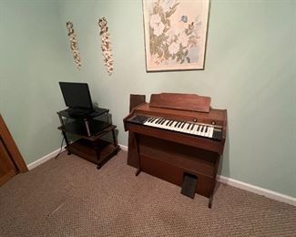 SILVERTONE Electric Chord Organ from Sears & Roebuck Co. (4782),