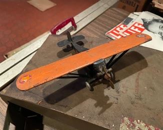 Buddy L Hangar and 2 Planes