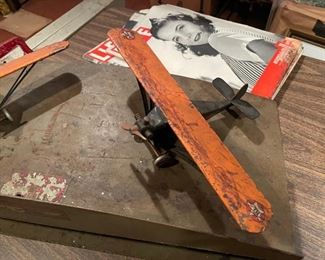 Buddy L Hangar and 2 Planes