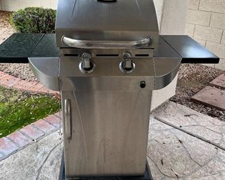 Commercial Char-Broil BBQ w Cover