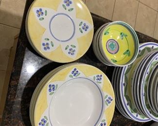 Williams Sonoma Nantucket
- Dinner Plates $10/ea
- Soup bowls $10/ea
- Saucers $10/ea