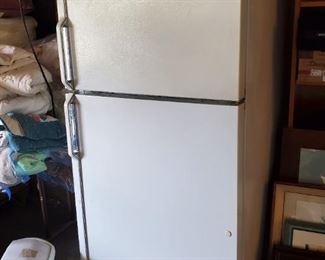 Garage refrigerator 