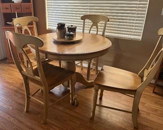 Wood round table with pop up leaf plus 4 chairs