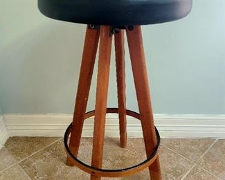 Mid-height swivel bar stool