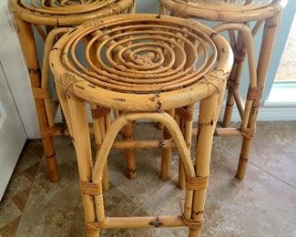 Rattan bar height stools from Venezuela 
*we have three