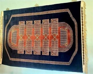 "Bracelet" wool rug from Saudi Arabia
9 X 12