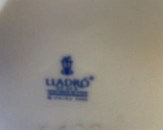 #29	Lladro 6438 & 5490 statues of Young Matador great shape and lady Flora Maria(small repairon neck as is )	 $150.00 pair	