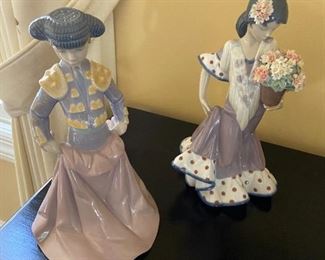 #29	Lladro 6438 & 5490 statues of Young Matador great shape and lady Flora Maria(small repairon neck as is )	 $150.00 pair			
