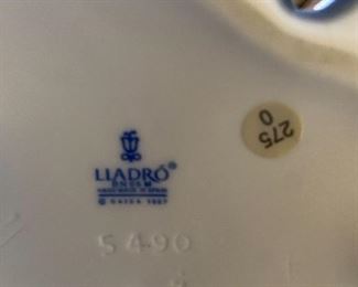 #29	Lladro 6438 & 5490 statues of Young Matador great shape and lady Flora Maria(small repairon neck as is )	 $150.00 pair	
