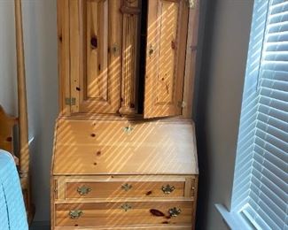 #3	Thomasville knotty pine Secatury with 3 drawers, 2 doors, 2 shelve flip down front 37x18-21x80	 $275.00 			
(located in Fleming farms retirement house) apointment to pick up. 