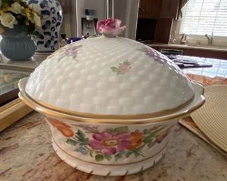 #45	Dresden lidded casserole 	 $40.00 			

