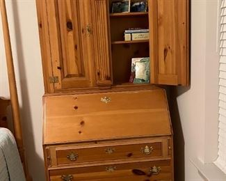 #3	Thomasville knotty pine Secatury with 3 drawers, 2 doors, 2 shelve flip down front 37x18-21x80	 $275.00 			
(located in Fleming farms retirement house) apointment to pick up. 