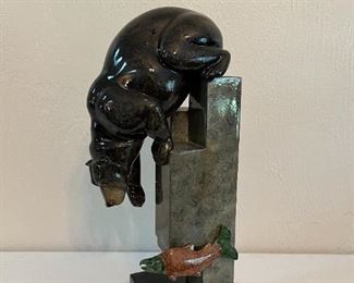 Stephen Herrero Imago OSO close (Onyx) Bear w Salmon