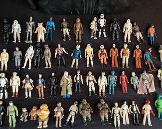 Darth Vader action figure carry case, includes 55 Star Wars figurines