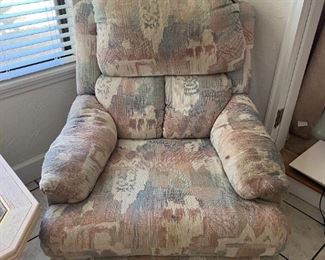 These pieces are part of another sale we'll be hosting in mid-February, but can be purchased now. Entire living room /Florida room includes:
Sofa, Love Seat, Recliner, Coffee Table, 2 End Tables, 2 Table Lamps and 3-Piece Entertainment Center.
All pieces are in good-fair condition and will be sold AS IS. Priced at $555 for quick sale. Call 386-299-1588 for more info.