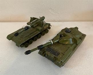 Dinky Toys Mobile Gun and Chieftain Tank