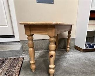 $135 USD     Hammary Furniture Pine Console Sofa Table MA158-13 (ALL REASONABLE OFFERS ACCEPTED)      Description: Rustic country French farmhouse console table or sofa table by Hammary Furniture. Crafted from slabs of thick Pine with a beautifully aged, warm patina on the wood. Made with wood peg joinery the table is supported by turned legs ending with peg feet. 
Dimensions: 50 x 17 x 26.5 H in
Condition: Item is in very good condition with only minor superficial signs of wear associated with age and use. 
Location: Local pick up only West Linn, OR. Located in the garage for easy access. Visit our "Need a shipper" tab or contact us for shipper suggestions.      https://goodbyhello.com/products/copy-of-pier-1-imports-console-sofa-table-ma158-12?_pos=5&_sid=4b6b24362&_ss=r