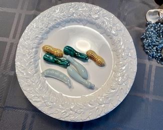 Set of 8 white dinner plates 