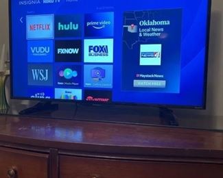 Insignia 39 inch Roku TV on stand with remote (memberships required for most apps)