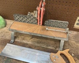 Metal mitre box and saw