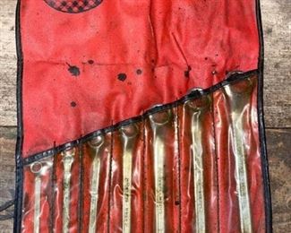 Closed end wrench set