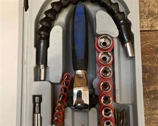 Flexible socket set