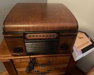 . . . vintage RCA Victor radio
