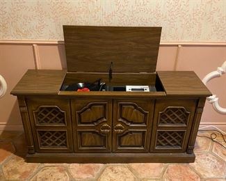 Vintage Stereo Console w Record Player, 8 Track Player, and AM/FM Radio (Radio works, Album player needs repair)
