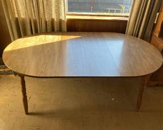 Watertown Expandable Table