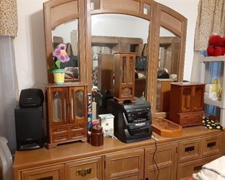 Dresser with Folding Sides on the Mirror