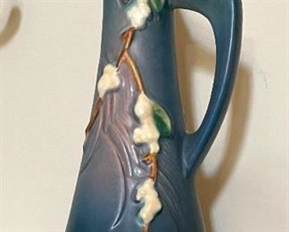 Roseville Snowberry Ewer Vase