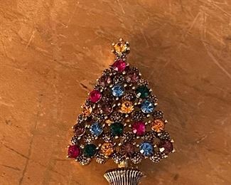 Eisenberg. Christmas tree pin