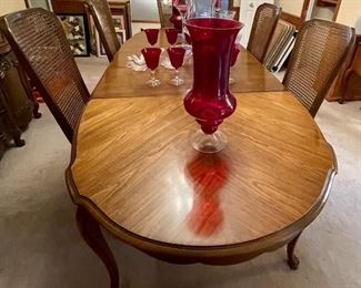 VINTAGE DINING TABLE W/5 - CANED-BACK CHAIRS, 2-LEAVES.