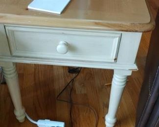 Broyhill pine one drawer table