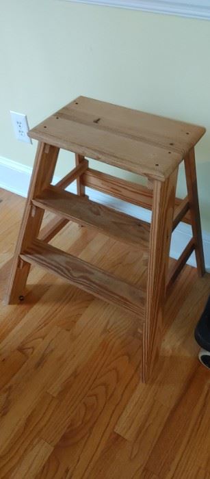 Amish pine stepstool or side table does not fold
