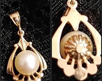 14 karat gold in freshwater pearl pendant