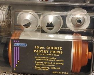 Vintage morrow cookie press