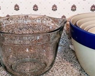 Beautiful thick glass Anchor Hocking mixing bowl