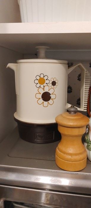 Vintage 60 70s Pyrex 5 cup coffee maker