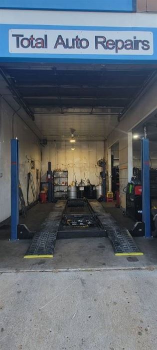 Industrial Challenger 4P14XFX 4-Post 14,000lb Automotive Lift